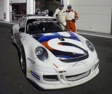 Equipage de la Porsche 997 GT3 CUP S N°64 avec la coupe