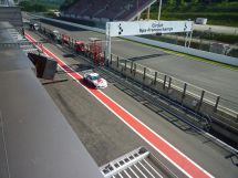 La Porsche GT3 R n°14 sortant des stands
